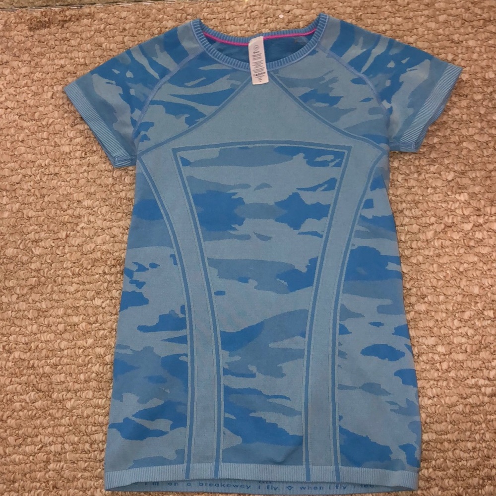 Lululemon/ ivivva blue camo top
